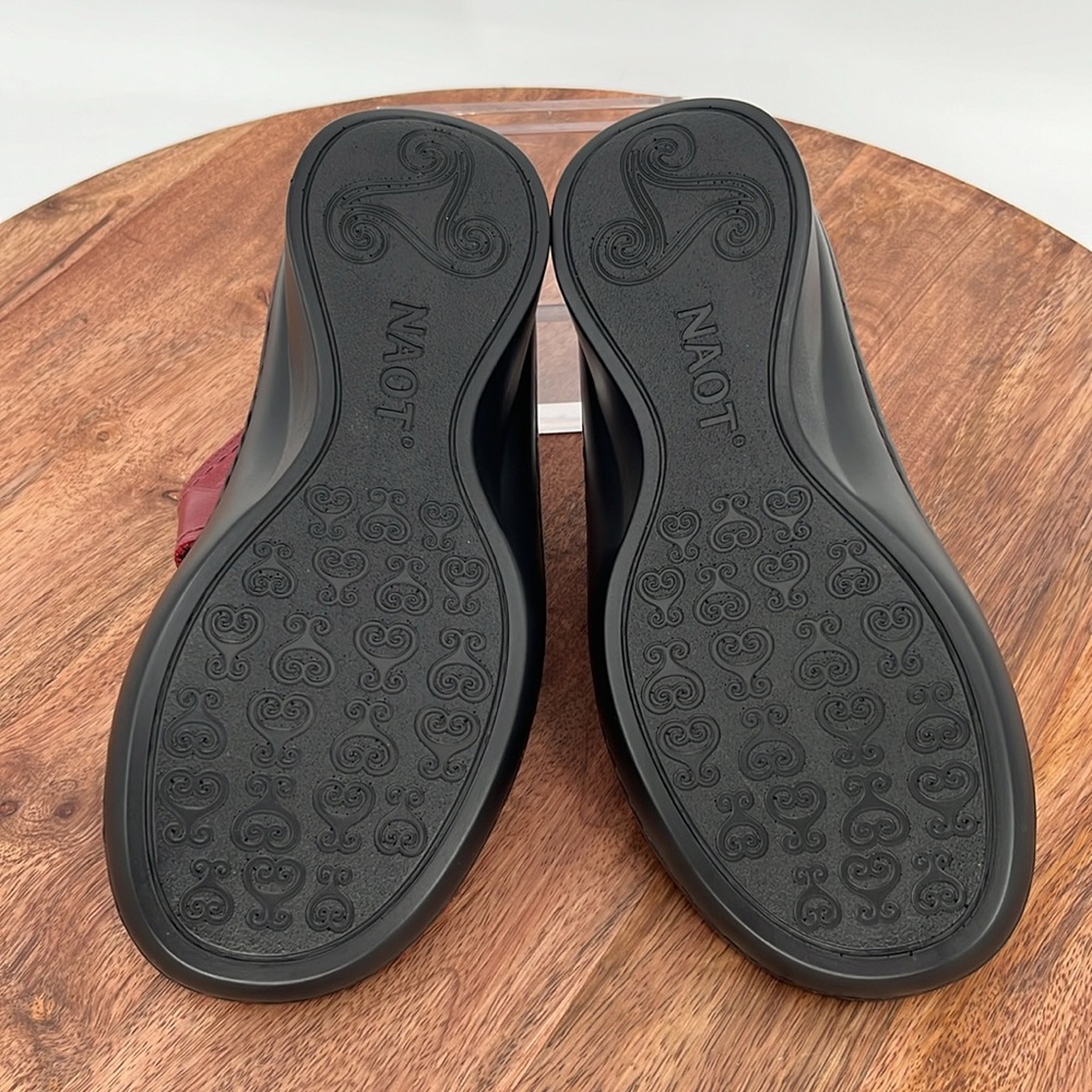 NAOT sandals size 35 - Picture 5 of 9